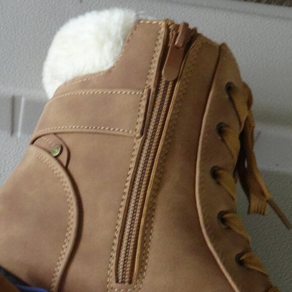 LAMO APRES women's boots size 8, tan, side zip, lace up, faux fur lining insole - Picture 14 of 15